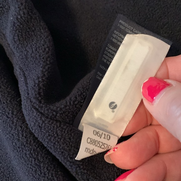 Tommy Hilfiger Jacket with Concealed Hood, size medium.  Like Garnet in color - Picture 15 of 16